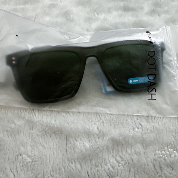 NWT- DOT DASH by Billabong SUNGLASSES BUZZY - VINTAGE GREY TRANS/VINTAGE GRN - Picture 2 of 9